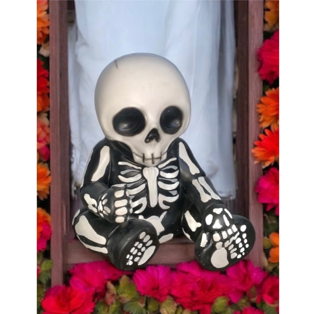 SKELETON HORROR BABY STATIC PROP FIGURE